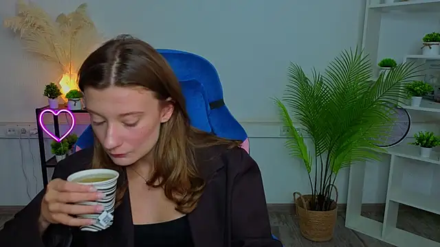Snapshot of EliseWeeks chatting on July 14, 10:21 am EliseWeeks online show from July 14, 10:21 am