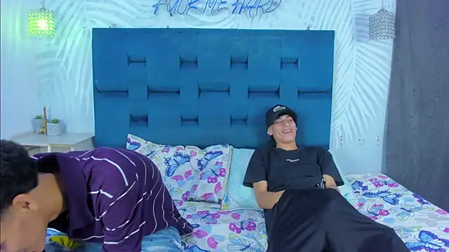 Snapshot of YoungsWild chatting on July 7, 12:24 am YoungsWild online show from July 7, 12:24 am