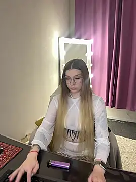 Snapshot of Amy_Davesss chatting on July 8, 12:37 am Amy Davesss online show from July 8, 12:37 am