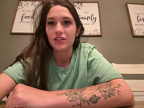prettygirll00 online show from July 7, 1:41 am