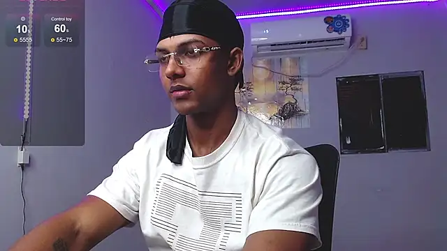 Snapshot of Jordan_z_ chatting on July 14, 2:01 pm Jordan z online show from July 14, 2:01 pm