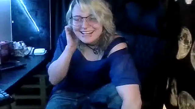 Snapshot of Sun_Ray02 chatting on July 7, 8:02 pm Sun Ray02 online show from July 7, 8:02 pm