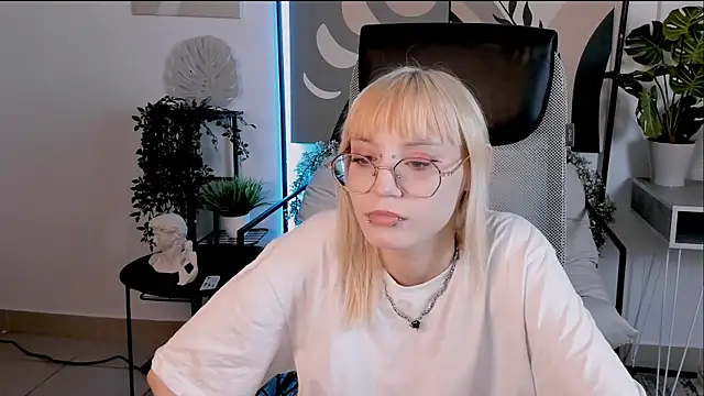 Snapshot of ReminaMeow chatting on July 14, 8:30 am ReminaMeow online show from July 14, 8:30 am