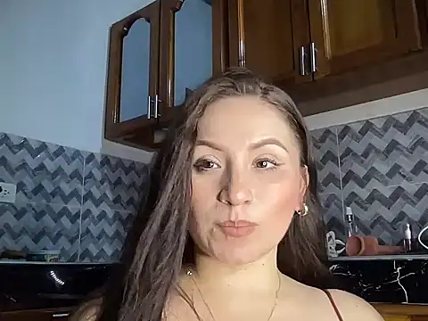Snapshot of EmmaAlba05 chatting on July 14, 1:30 am EmmaAlba05 online show from July 14, 1:30 am