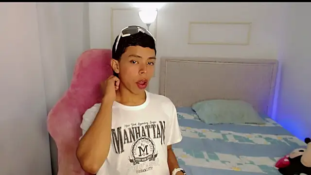 Snapshot of JeifMoon_ chatting on July 11, 12:19 pm JeifMoon online show from July 11, 12:19 pm