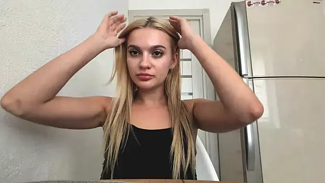 Snapshot of Karadelavine chatting on July 9, 4:44 pm Karadelavine online show from July 9, 4:44 pm