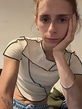 Snapshot of Luisawilliam chatting on July 16, 10:38 pm Luisawilliam online show from July 16, 10:38 pm