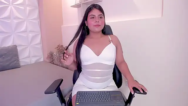 Snapshot of MadisonThompsons_ chatting on July 13, 12:41 pm MadisonThompsons online show from July 13, 12:41 pm