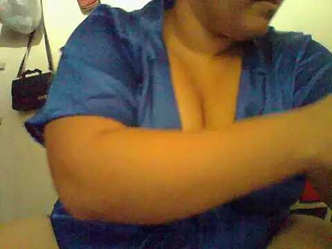 Snapshot of Andrea_silva chatting on July 21, 8:33 pm Andrea silva online show from July 21, 8:33 pm