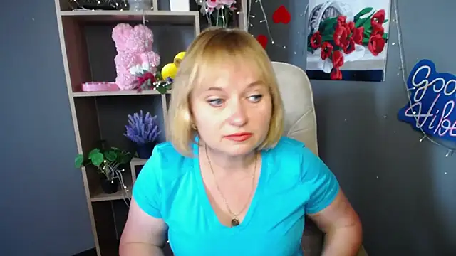 Snapshot of KiraSmiling chatting on July 22, 6:27 am KiraSmiling online show from July 22, 6:27 am