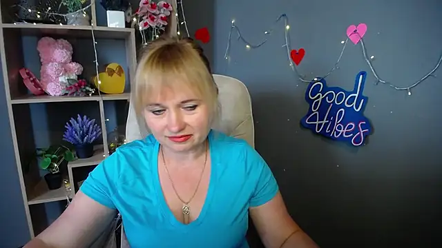 Snapshot of KiraSmiling chatting on July 26, 6:21 am KiraSmiling online show from July 26, 6:21 am