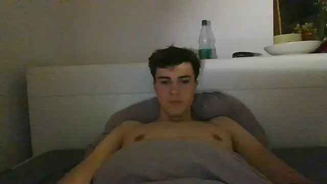 Snapshot of freshboy72 chatting on July 11, 12:02 am freshboy72 online show from July 11, 12:02 am
