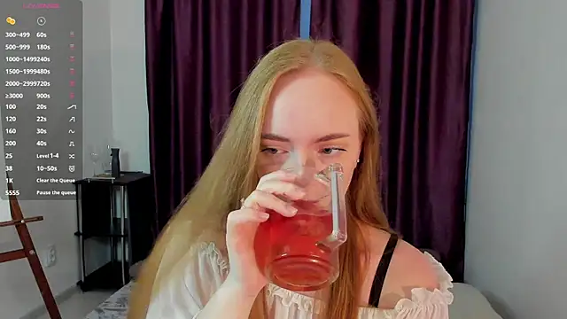 Snapshot of LunalBrooks chatting on July 21, 5:04 pm LunalBrooks online show from July 21, 5:04 pm
