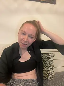 Snapshot of EmmaaFit chatting on July 13, 5:05 pm EmmaaFit online show from July 13, 5:05 pm