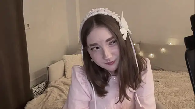 Snapshot of LolaPanzica chatting on July 13, 12:19 pm LolaPanzica online show from July 13, 12:19 pm