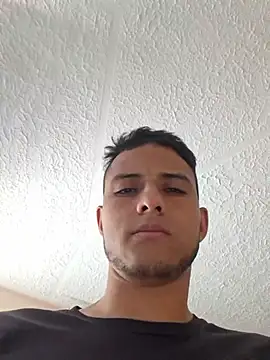 Snapshot of andycalis_97 chatting on July 25, 7:55 pm andycalis 97 online show from July 25, 7:55 pm
