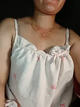 Snapshot of Nganquynh_2k2 chatting on July 14, 1:50 pm Nganquynh 2k2 online show from July 14, 1:50 pm