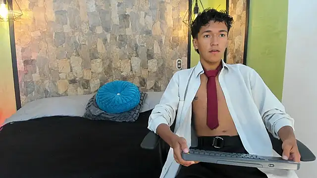 Snapshot of alex_santoss chatting on July 16, 11:05 am alex santoss online show from July 16, 11:05 am