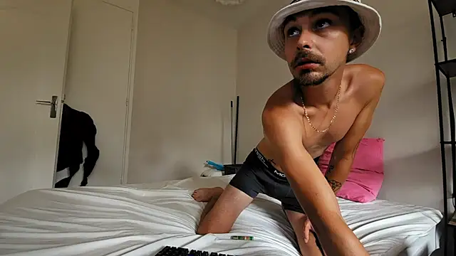 Snapshot of jeune_lynx chatting on July 15, 12:21 pm jeune lynx online show from July 15, 12:21 pm