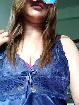 Snapshot of angelboni chatting on August 7, 11:01 am angelboni online show from August 7, 11:01 am