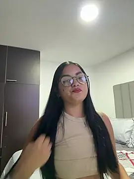 Snapshot of mi_miia chatting on August 5, 10:44 pm mi miia online show from August 5, 10:44 pm