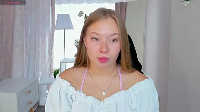 Snapshot of Coraline_Clark chatting on July 20, 9:56 am Coraline Clark online show from July 20, 9:56 am