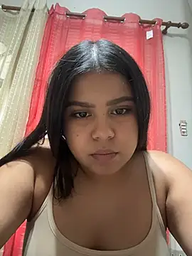 Snapshot of queen_valki chatting on August 5, 9:17 pm queen valki online show from August 5, 9:17 pm