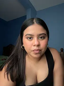 Snapshot of queen_valki chatting on August 7, 8:11 pm queen valki online show from August 7, 8:11 pm