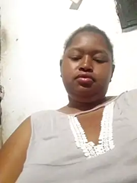 Snapshot of nailyn chatting on August 6, 10:17 am nailyn online show from August 6, 10:17 am