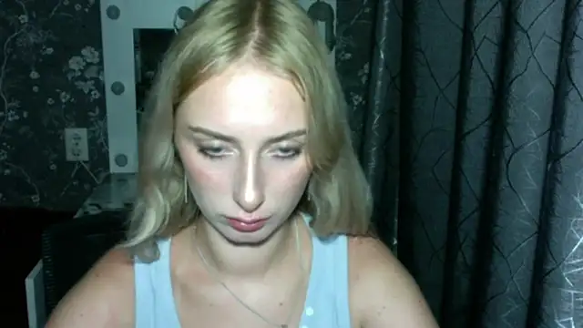Snapshot of ellisweets chatting on August 6, 8:22 pm ellisweets online show from August 6, 8:22 pm