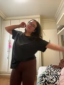 Snapshot of BrancaDnev chatting on August 3, 5:27 pm BrancaDnev online show from August 3, 5:27 pm