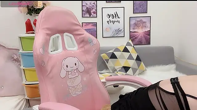 Snapshot of Katy_Bae chatting on January 21, 3:59 am Katy Bae online show from January 21, 3:59 am