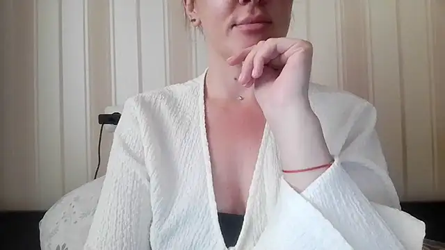 Snapshot of AbigailBlue chatting on August 2, 10:46 am AbigailBlue online show from August 2, 10:46 am