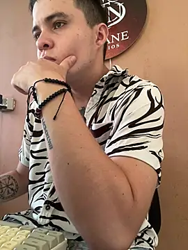 Snapshot of Dante_sterling2 chatting on July 29, 7:12 pm Dante sterling2 online show from July 29, 7:12 pm