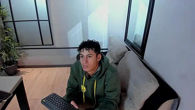 Snapshot of angelsilva_ chatting on July 25, 11:52 am angelsilva online show from July 25, 11:52 am