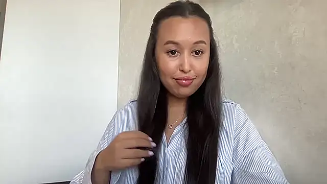 Dana 0005 online show from July 27, 4:14 pm