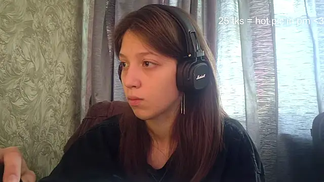 Snapshot of CornyPlaten chatting on July 28, 9:26 am CornyPlaten online show from July 28, 9:26 am
