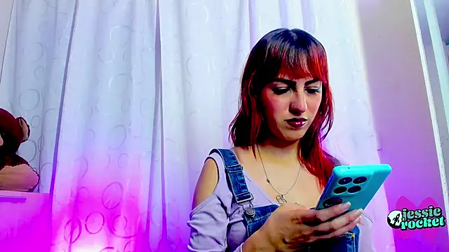 jessierocketx online show from April 29, 8:59 pm