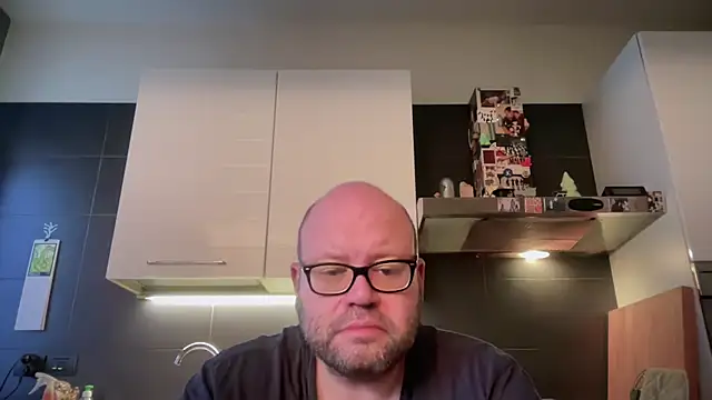 Snapshot of theitalianbear chatting on May 8, 4:18 am theitalianbear online show from May 8, 4:18 am