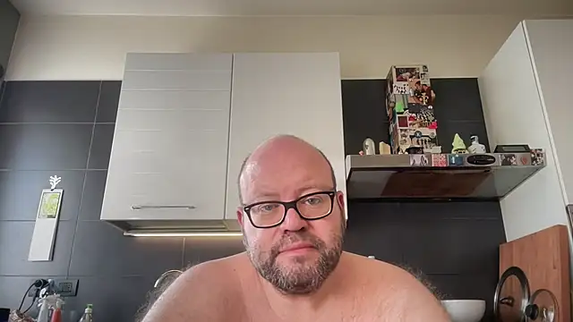 Snapshot of theitalianbear chatting on May 15, 7:37 am theitalianbear online show from May 15, 7:37 am