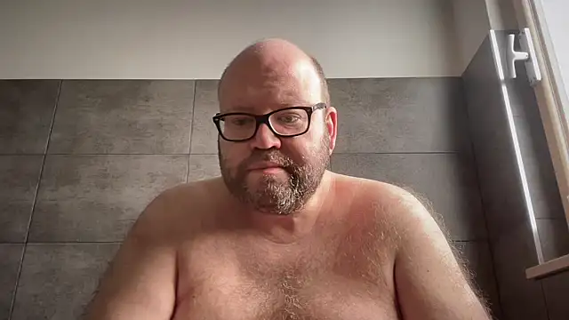 Snapshot of theitalianbear chatting on May 20, 6:30 am theitalianbear online show from May 20, 6:30 am