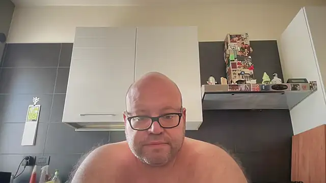 Snapshot of theitalianbear chatting on May 26, 8:21 am theitalianbear online show from May 26, 8:21 am