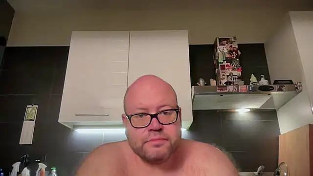 Snapshot of theitalianbear chatting on May 31, 12:30 am theitalianbear online show from May 31, 12:30 am