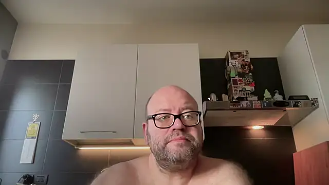 Snapshot of theitalianbear chatting on June 7, 5:00 am theitalianbear online show from June 7, 5:00 am