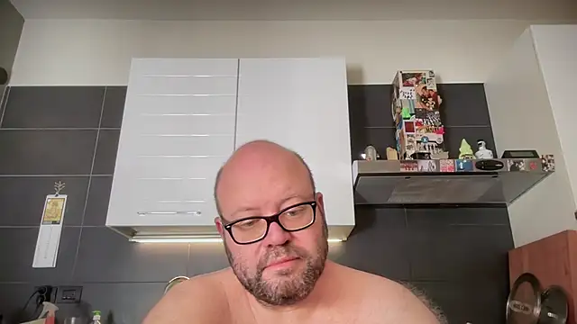 Snapshot of theitalianbear chatting on June 10, 6:34 am theitalianbear online show from June 10, 6:34 am
