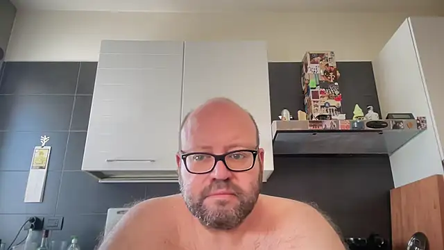 Snapshot of theitalianbear chatting on June 12, 8:46 am theitalianbear online show from June 12, 8:46 am