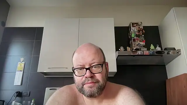 Snapshot of theitalianbear chatting on June 14, 5:31 am theitalianbear online show from June 14, 5:31 am