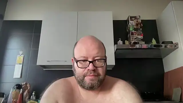 Snapshot of theitalianbear chatting on June 18, 4:35 am theitalianbear online show from June 18, 4:35 am