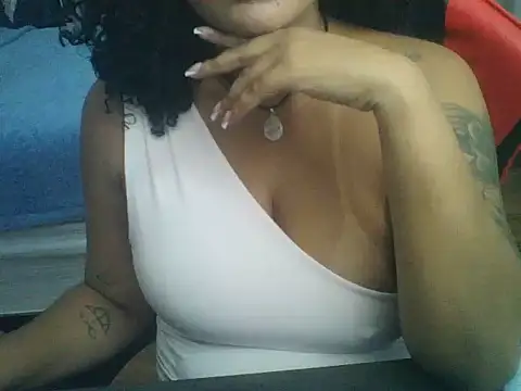 Snapshot of cute_amaz_xx chatting on August 1, 11:25 pm cute amaz xx online show from August 1, 11:25 pm
