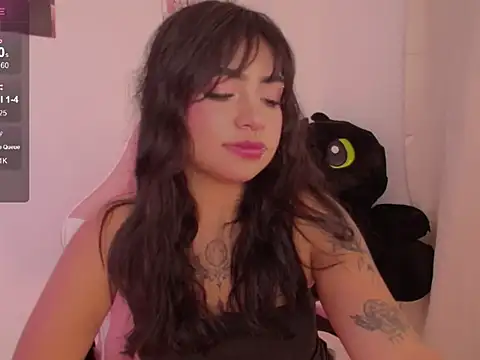 Snapshot of HoneyDollie chatting on August 8, 12:57 am HoneyDollie online show from August 8, 12:57 am